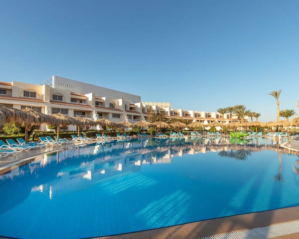 Hurghada long beach 4 египет хургада. Long Beach Resort Hurghada 4 Египет Хургада. Хургада Лонг-Бич виллы. Лонг Бич Хургада вид сверху.