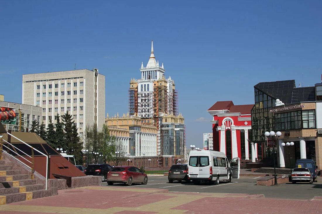 Магазины г саранска. Мордовский государственный университет им н.п Огарева. Улица Огарева Саранск. МГУ Мордовия. 16 Корпус МГУ им Огарева Саранск.