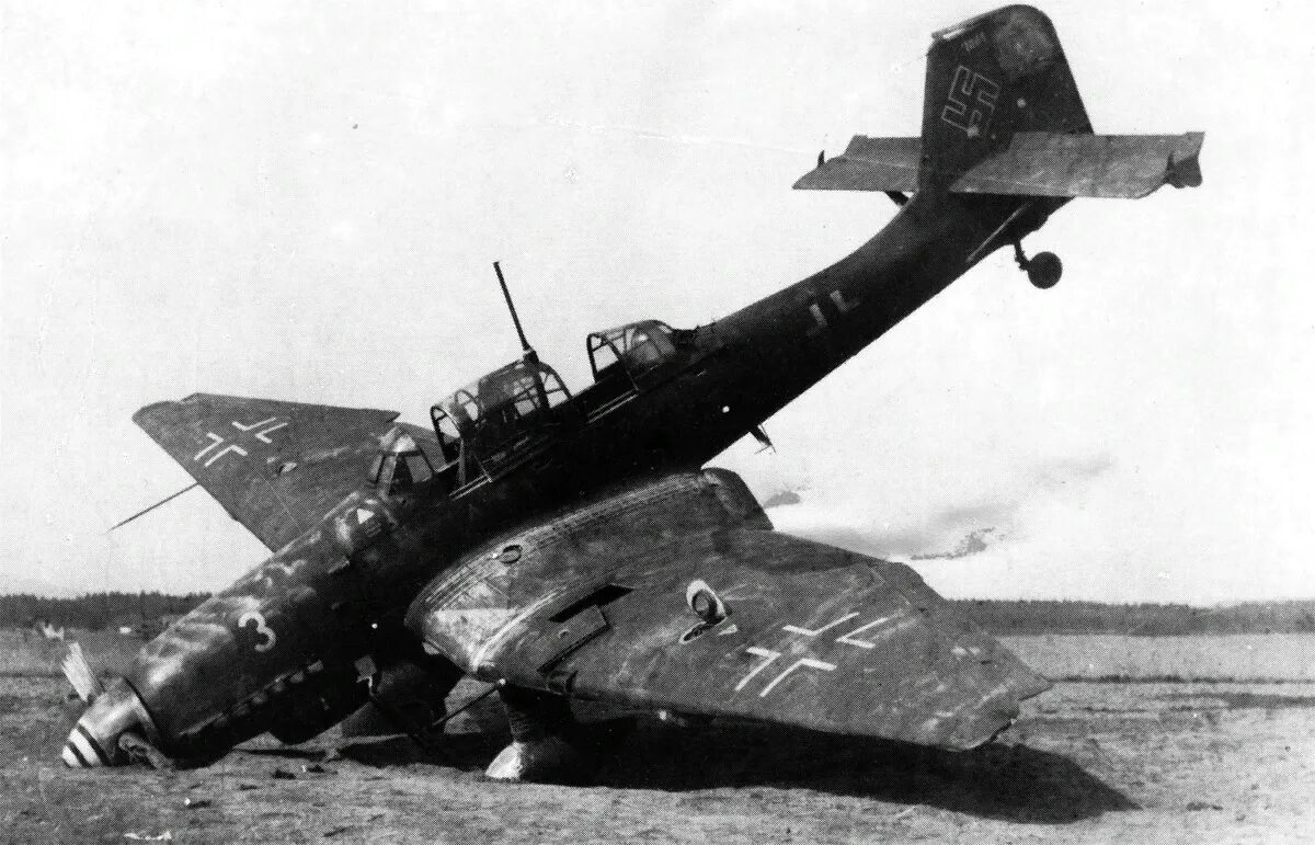 Немецкий самолет танк. Юнкерс 87 самолет. Junkers ju 87 бомбометание. Junkers ju 87 Сталинград.