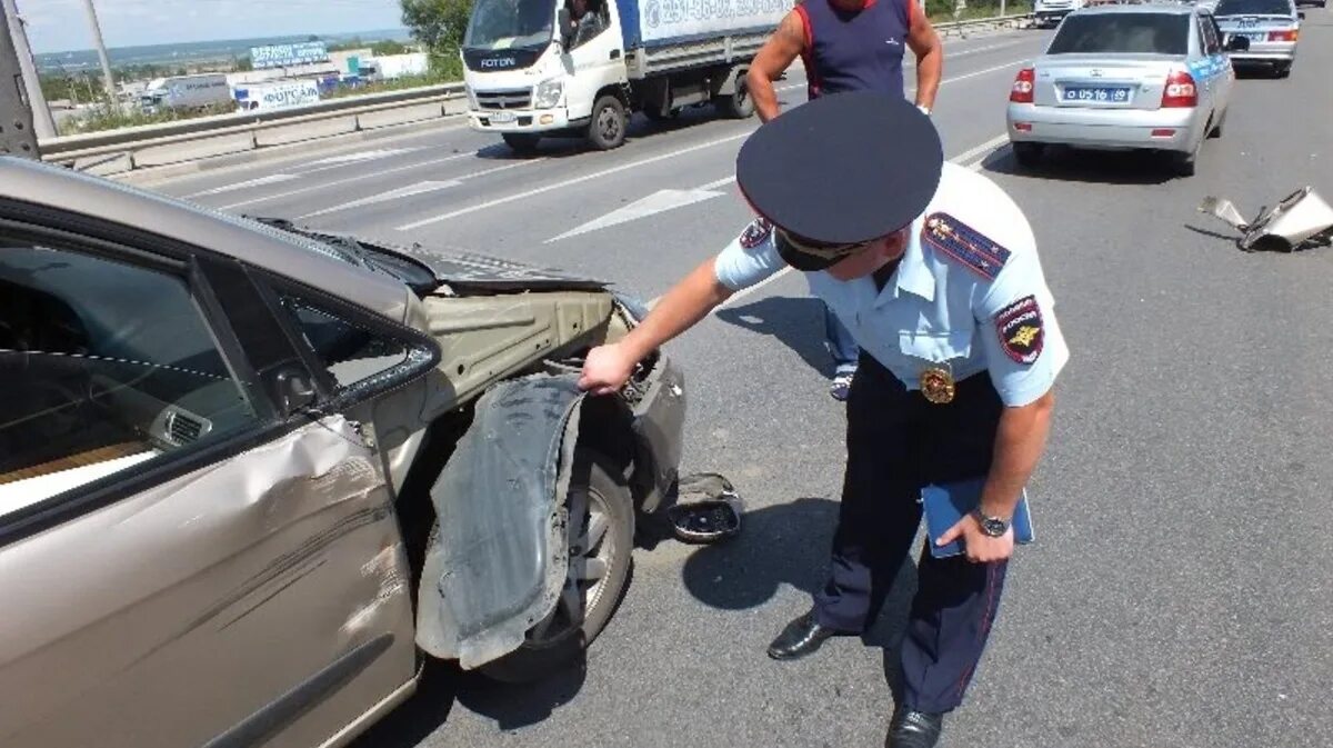 Потерпевший уехал. Виновник скрылс с места д. Оставление места ДТП. Штраф за скрытие с места ДТП.