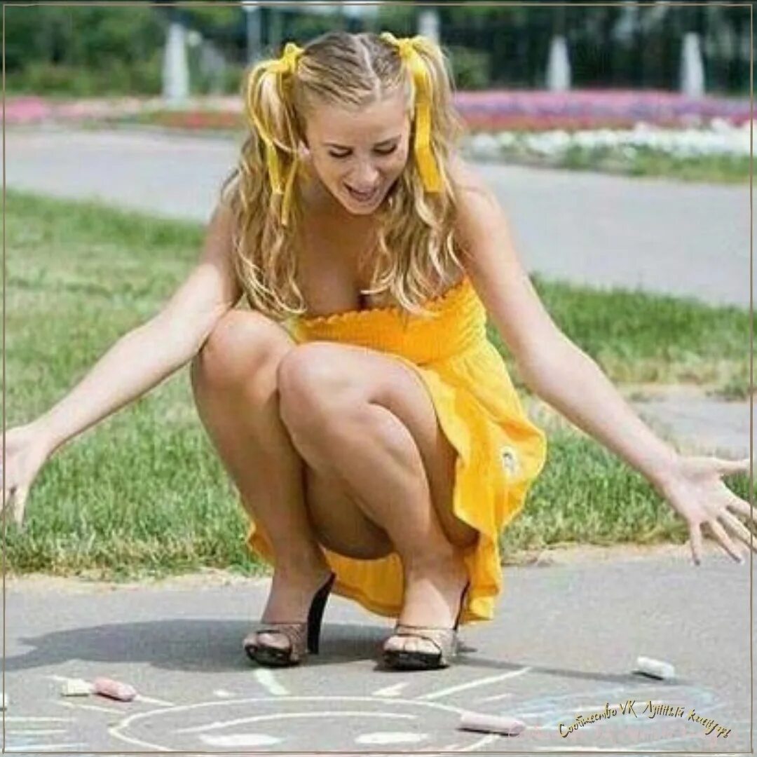 Голые Тетки На Корточках