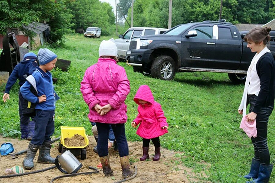 Случай в деревне 1. Удерево Малоархангельский район. Деревня Удерево Малоархангельский район. В деревне первый класс а. Включи фото деревенского орла.