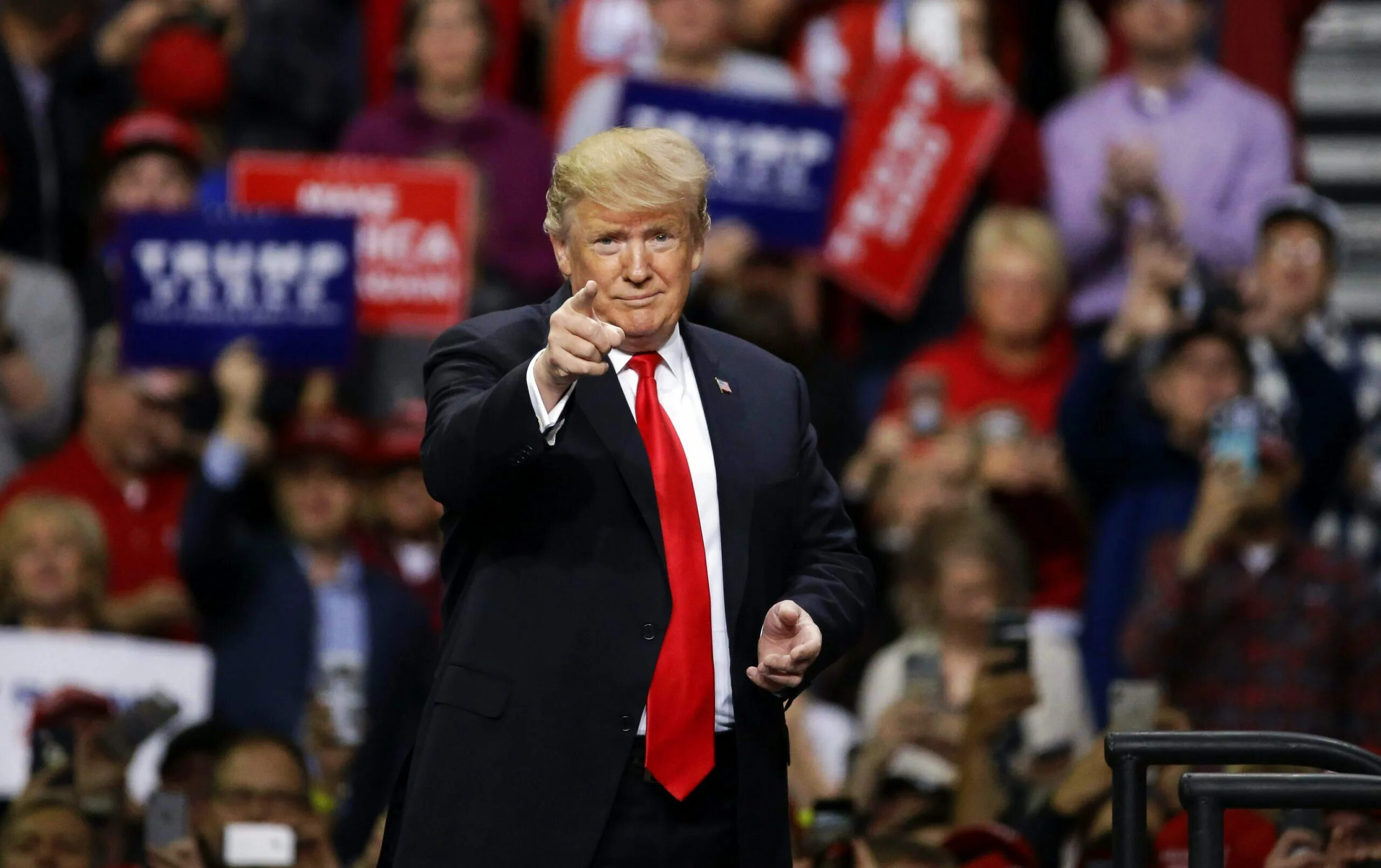 His trump is. Tremp mem. His trump is. His trump is. Жесты и мимика дональда трампа.