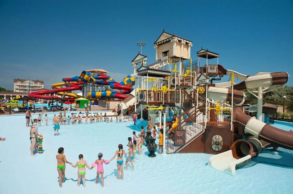 Куда сходить где отдохнуть. Золотой пляж анапа аттракционы. Аквалэнд у лукоморья евпатория. Парк бестужева сочи. Аквапарк туапсе небуг.