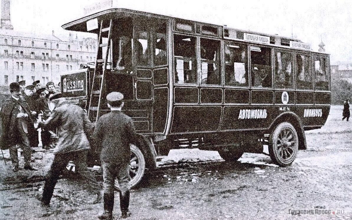 Общественный автомобиль. Первый автобус в Москве 1907. Первый автобус в Москве 1922. Автобус Даймлер 1907 год. Омнибус автомобиль 1907.