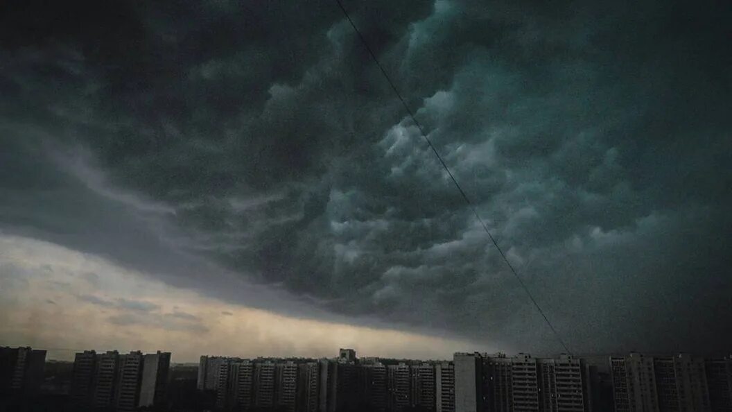 Шквальный ветер в москве. Ураган в москве 17 сентября 2020. Сильный ветер. Шквальный ветер в москве. Сильный ветер.