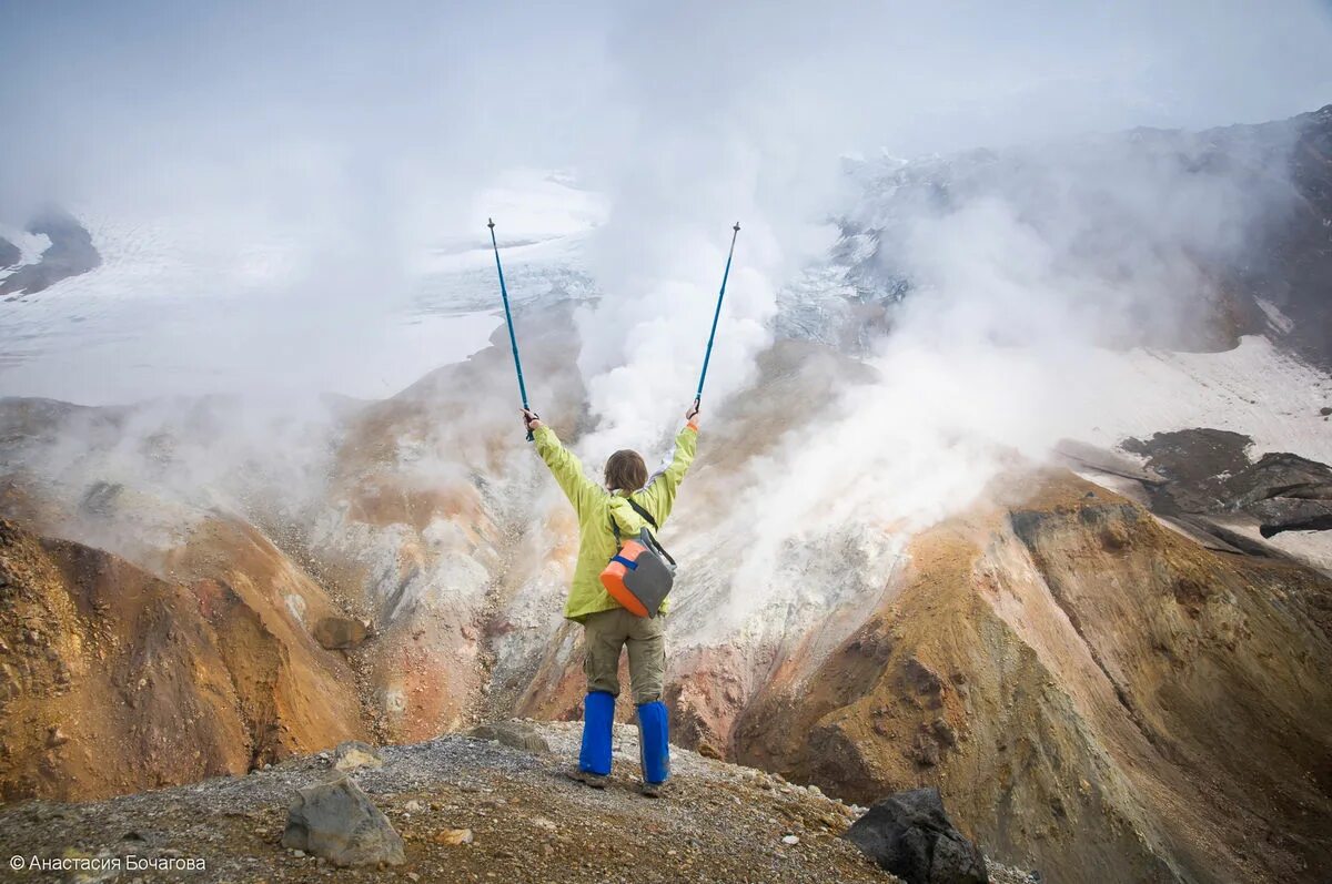 Поход тихоокеанское кольцо. Активная камчатка. Кратер мутновского вулкана камчатка. Тур на камчатку 2022. Путешествие по камчатке.