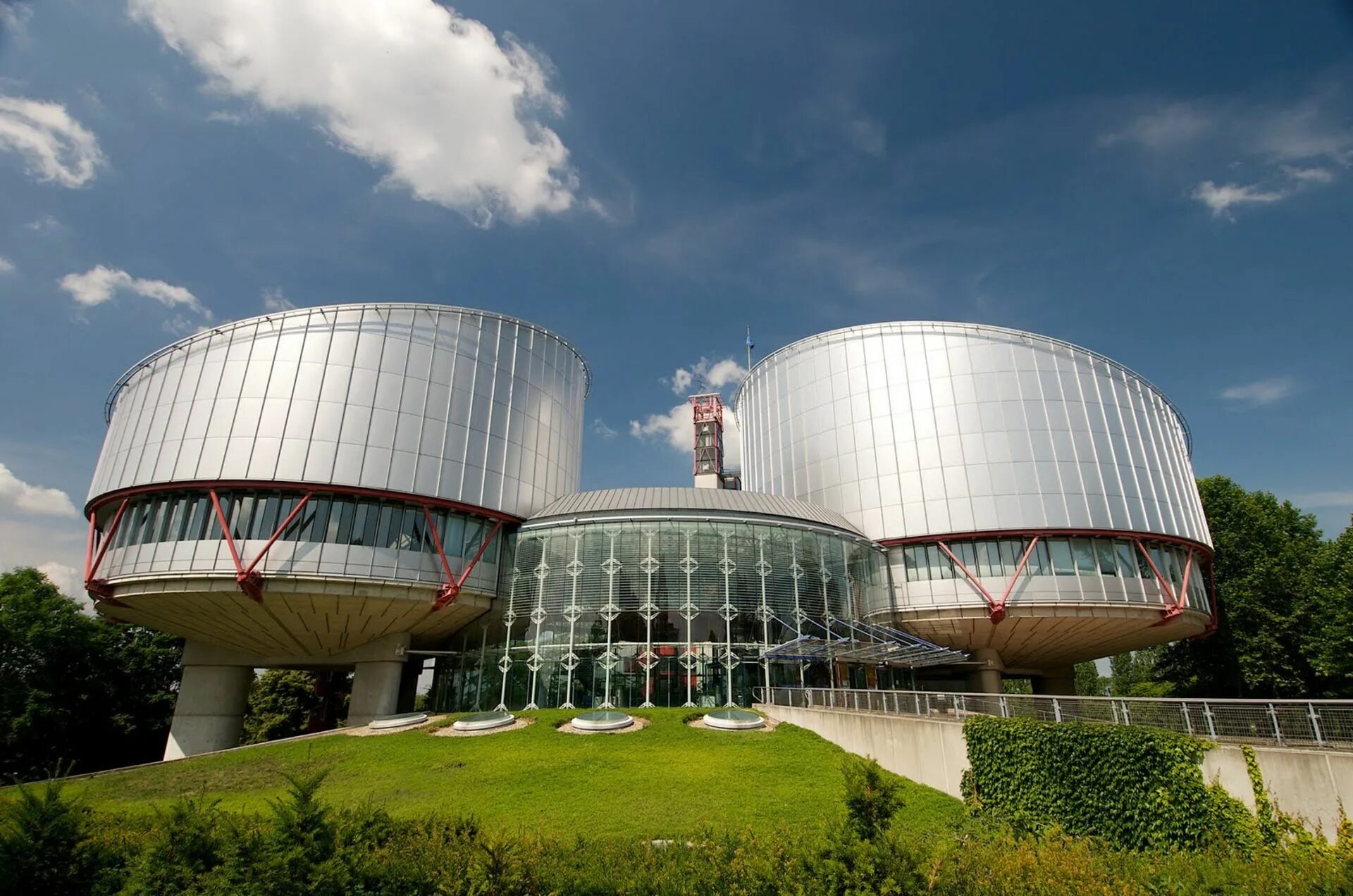 Страсбургский суд. Европейский суд по правам человека в Страсбурге. ЕСПЧ Армения. Дворец прав человека.