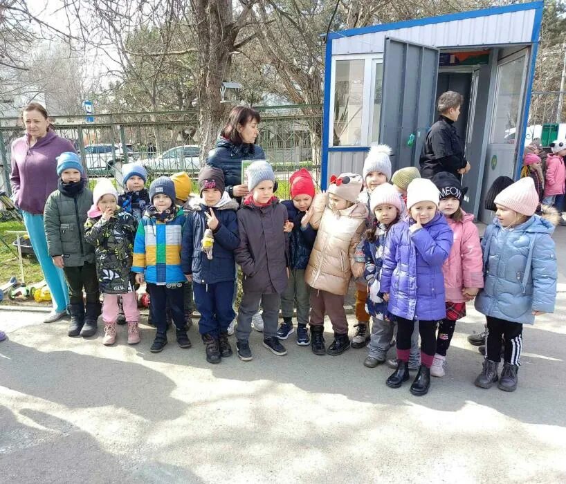 Дети чс эвакуация. Эвакуация при чс. Эвакуация в детском саду. Эвакуация детей при пожаре в детском саду. Эвакуация в детском саду.