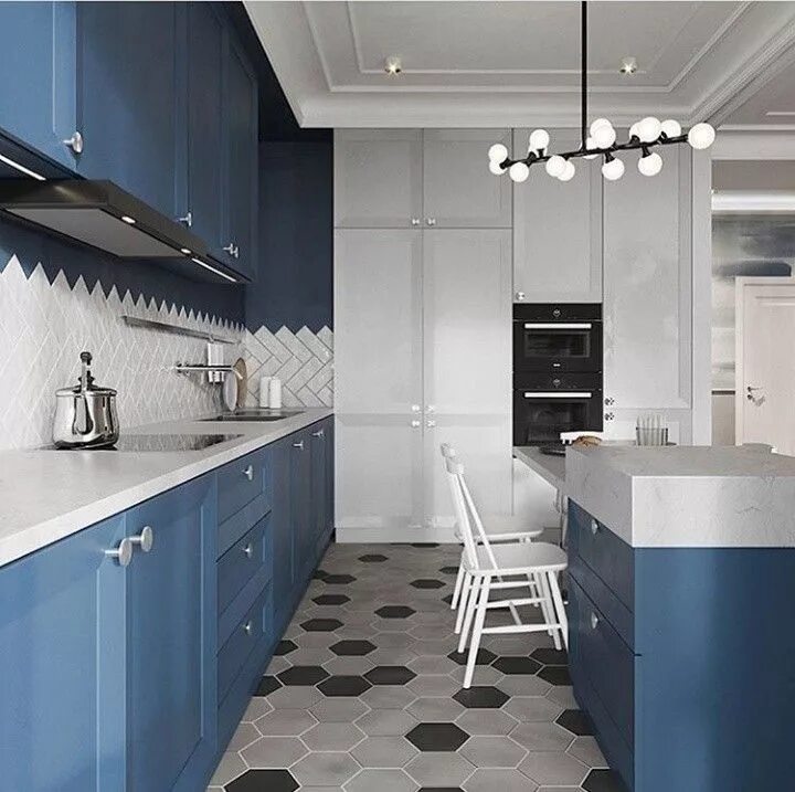 Hale Navy by Benjamin Moore Kitchen design, Navy blue kitchen cabinets, Blue kit