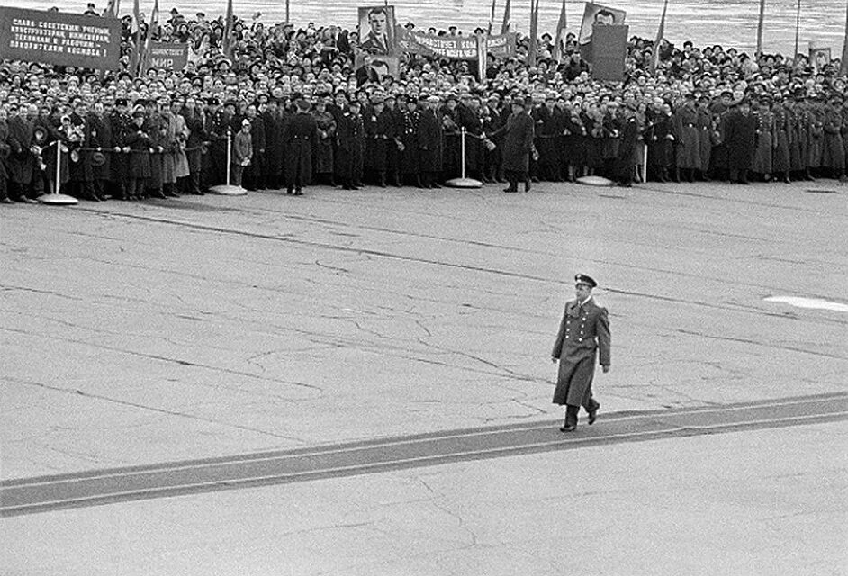 14 апреля 1961 года. Встреча Гагарина в Москве 14 апреля 1961. Встреча Гагарина в Москве после полета 1961. Гагарин на красной площади 1961. Торжественная встреча первого Космонавта Юрия Гагарина.