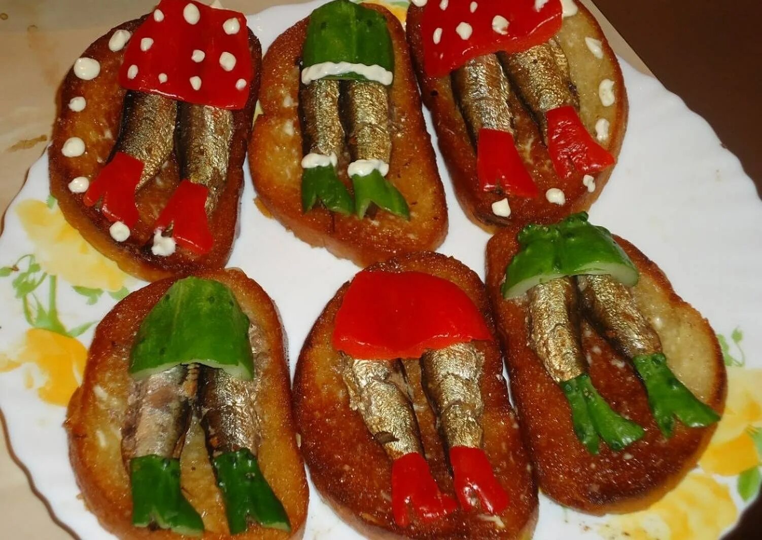 оригинальные бутерброды со шпротами