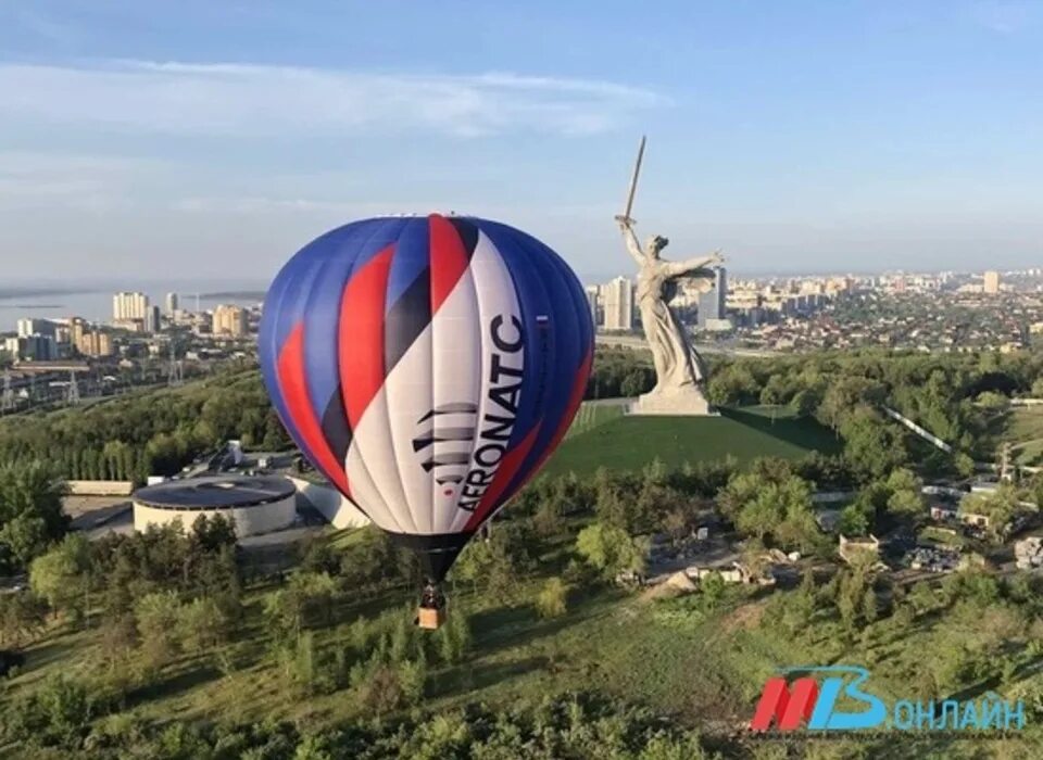 На воздушном шаре волгоград. Полет на воздушном шаре Волгоград. Воздушный шар Волгоград полет. Аэростаты Волгоград. Воздушные шары над Волгоградом.