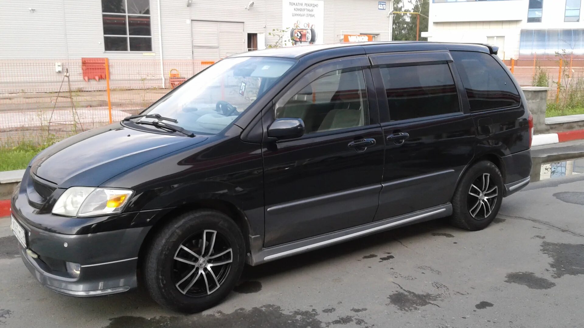 Обвес мазду мпв. Мазда mpv на дисках. обвес мазда мпв. обвес мазда мпв 2 поколение. мазда мпв на рельсовых дисках.