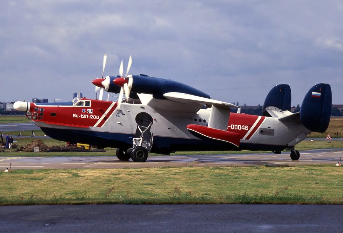 12 самолетов. Самолёт амфибия бе-12. Самолет-амфибия бе-12п-200. Бе 12 Бериева. Бе-12п-200 Чайка.