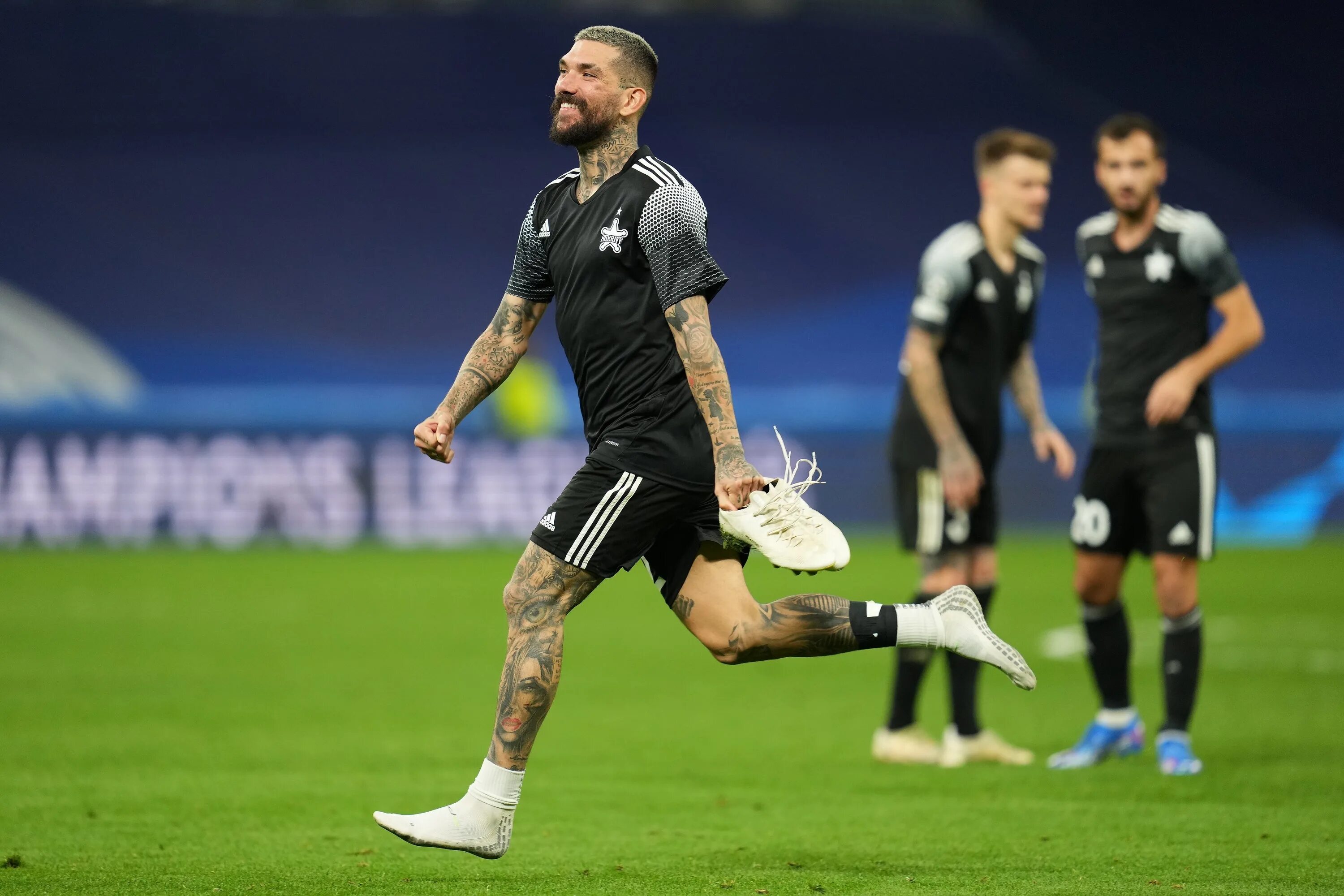 Шериф мадрид. Шериф мадрид. Реал шериф 1:2. Шериф выиграл реал мадрид. Футбольный клуб шериф чей клуб.