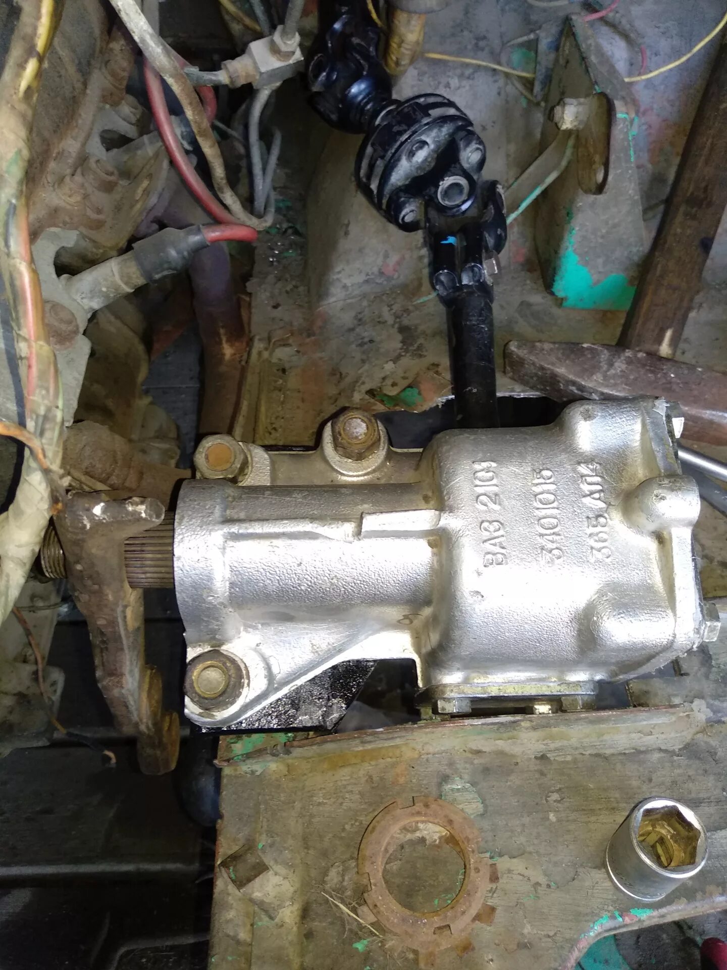 Рулевая колонка заз 968м. Рулевая колонка луаз. Рулевая колонка ваз на луаз 969м. Рулевая колонка луаз 1302. Рулевой редуктор ваз 2107 на луаз.