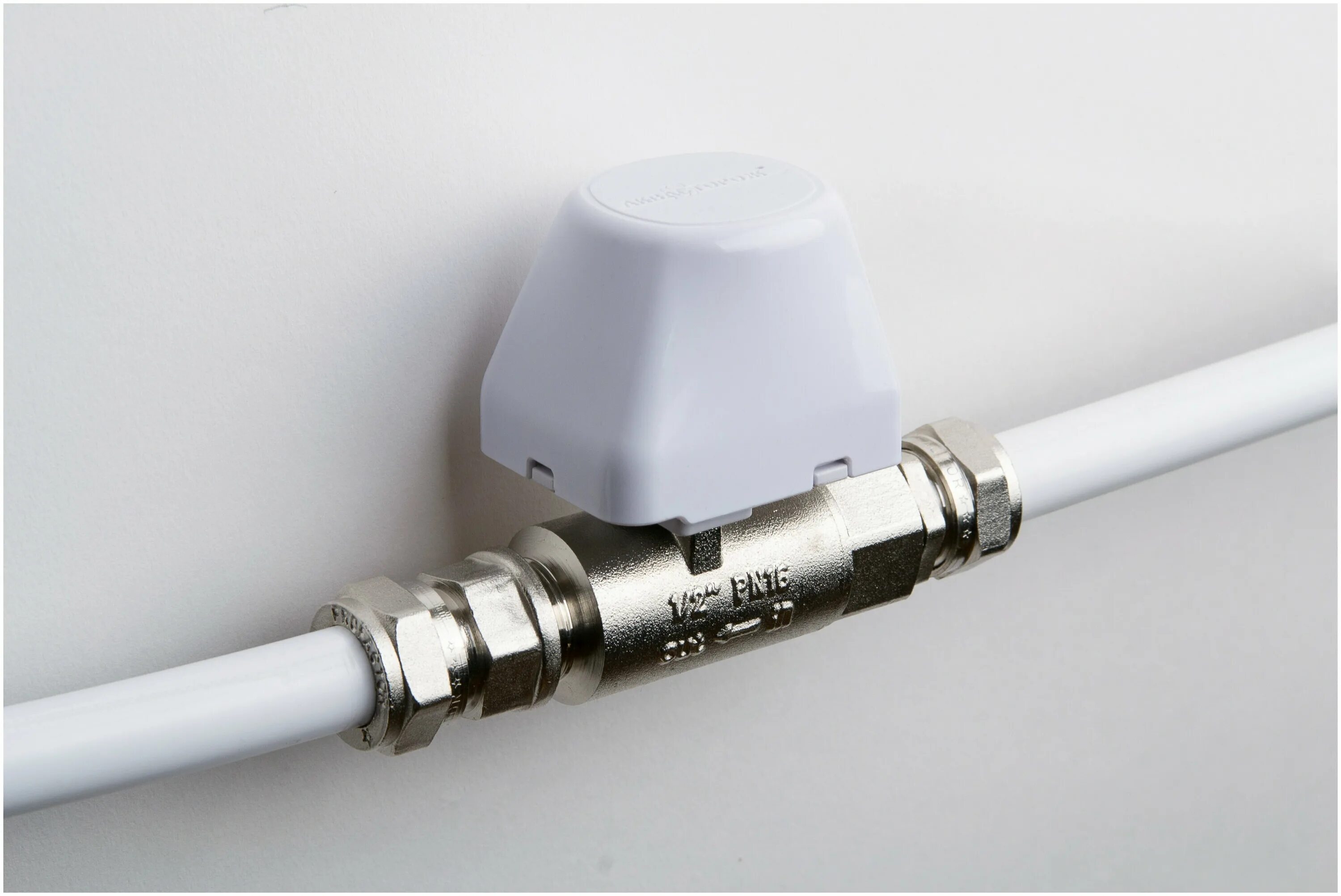 Комплект gidrolock premium bugatti 1/2 2 крана. Кран защиты от протечек 1 2. Кран защиты от протечек 1 2. Система защиты от протечек воды armacontrol -1 g 1/2. Аквастоп защита от протечек воды сменные элементы.