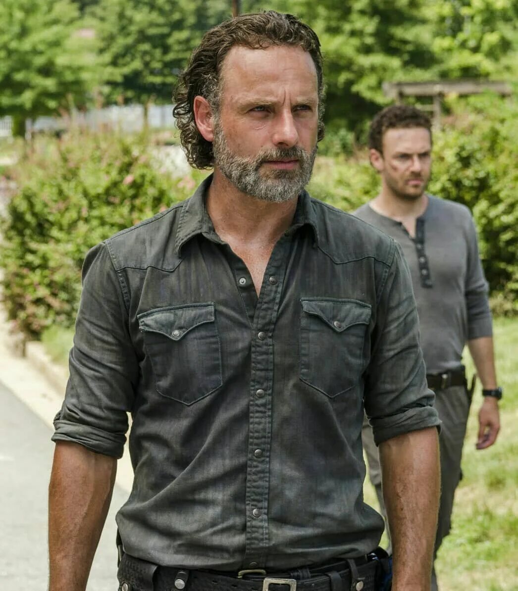 Rick is from. Rick grimes. james heltibridle ходячие мертвецы. рик граймс с длинными волосами.