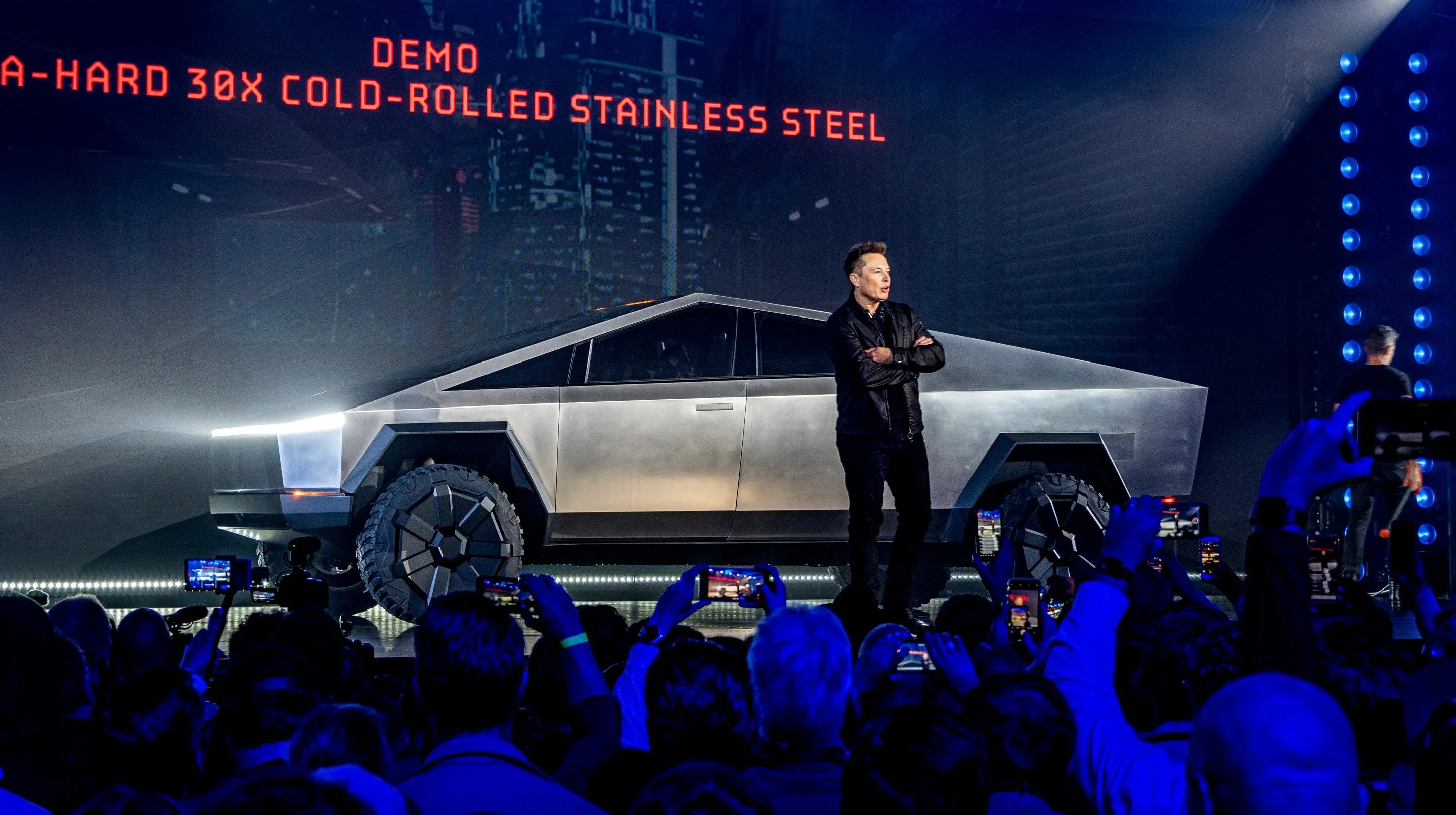 Tesla CYBERTRUCK 2022. Elon Musk 2022. Илон Маск Тесла. Джо Роган и Илон Маск 2022.