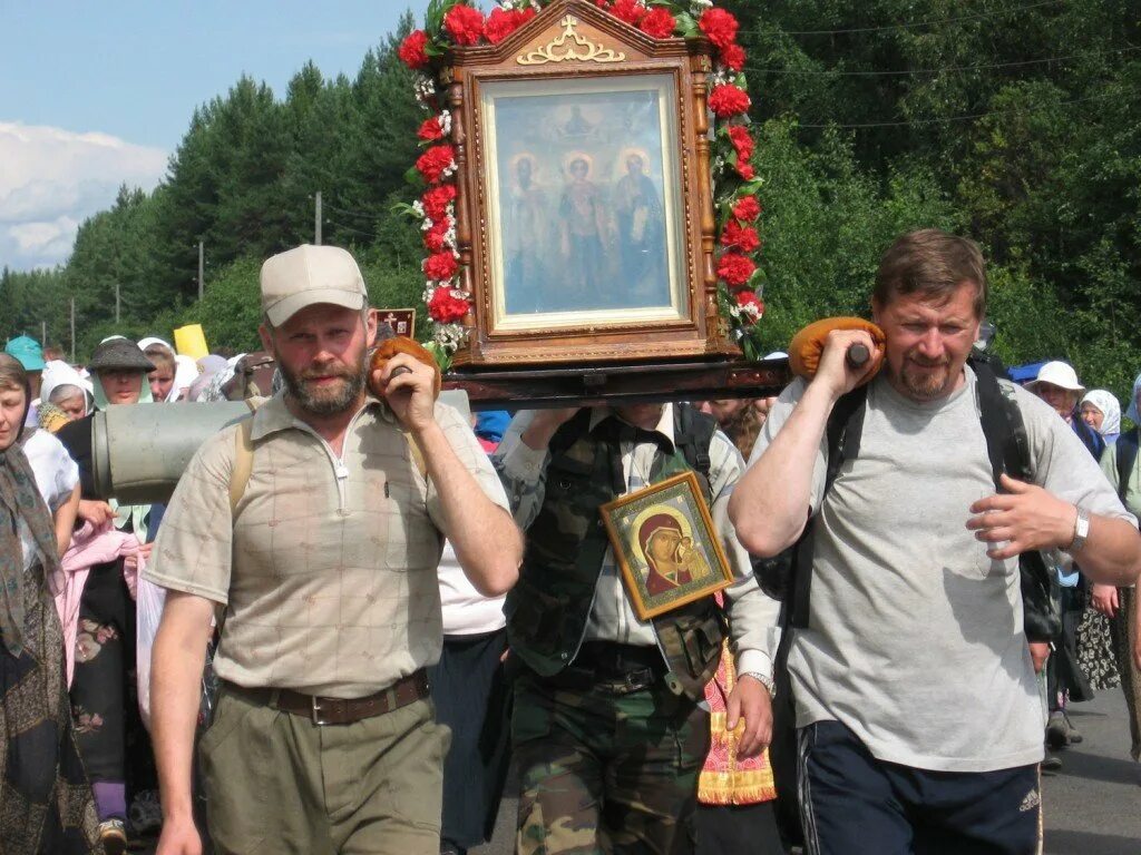 Климковский крестный ход 2020. Крестный ход пламенные младенцы. Пламенные младенцы крестный ход. Холуницкие зори название без фона. Белая холуница крестный ход.