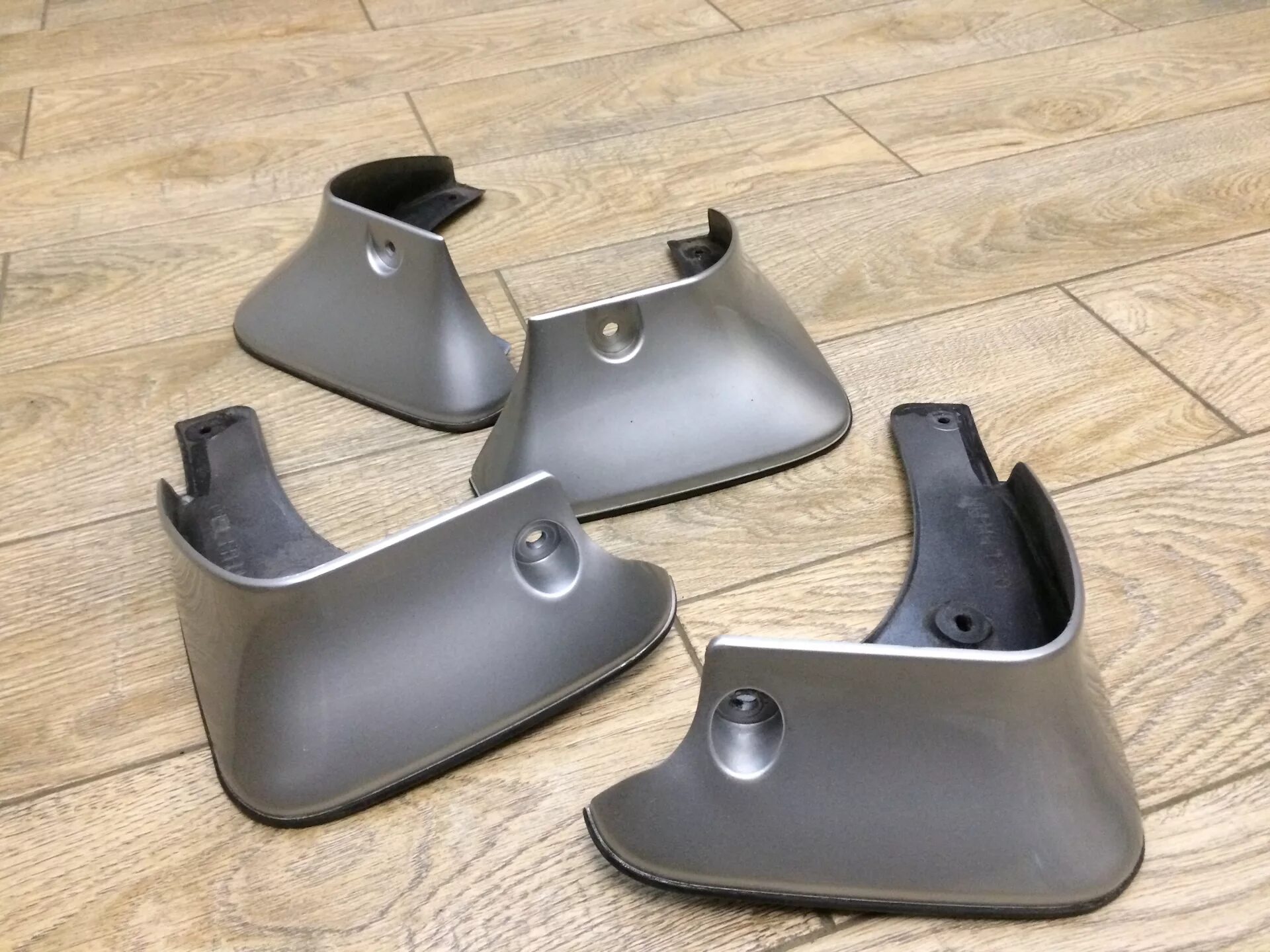 Брызговики toyota avensis 270. Брызговики toyota camry 2. Брызговик на тойота хайлендер 2011. Брызговики на тойота рав 4 2006-2010. Toyota camry v70 брызговики pu060-03180-ep.