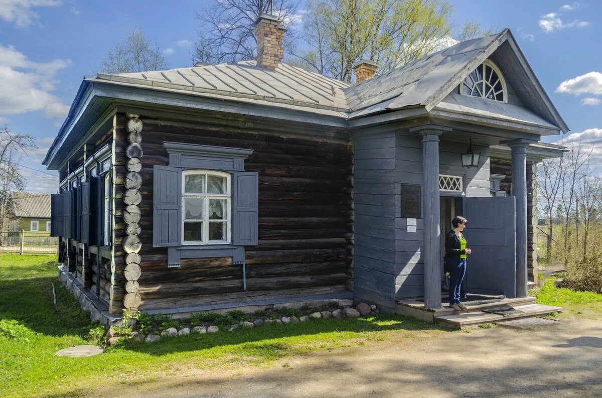 Усадьба суворова в новгородской области кончанское. Кончанское-Суворовское музей Суворова. Суворовское Кончанское Боровичи музей. Село Кончанское Новгородской области. Дом музей Суворова в Новгородской области.