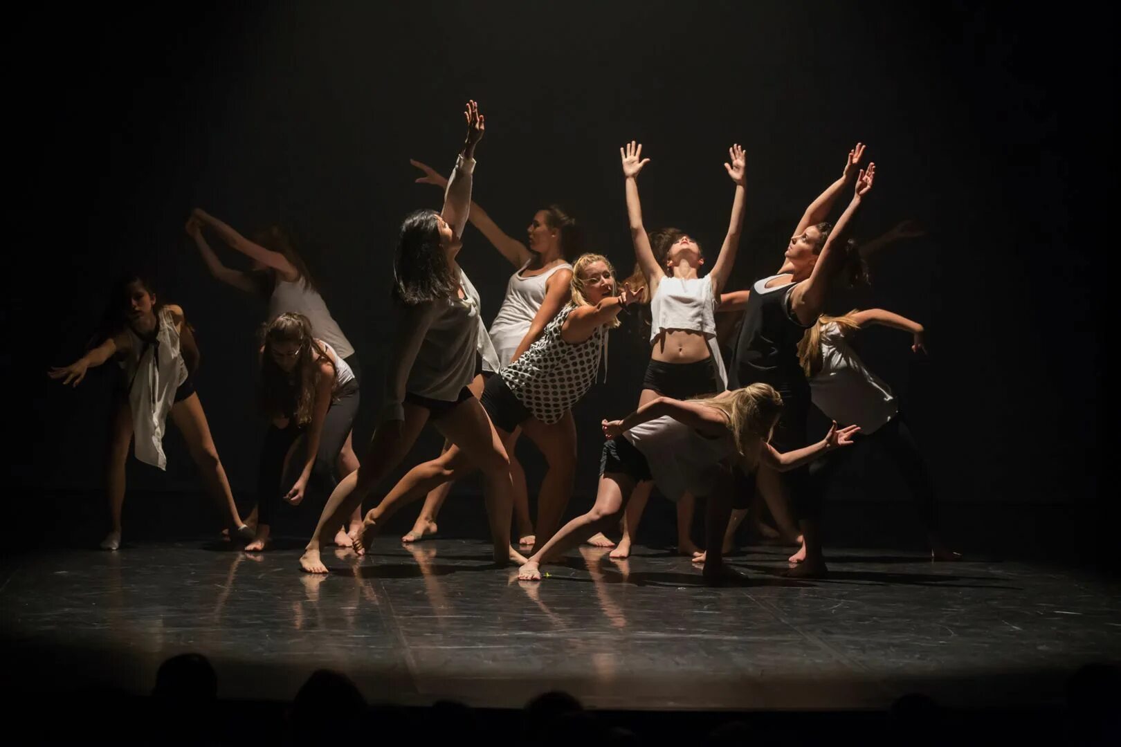 контактная импровизация танец. импровизация в танце. современная хореография контемпорари. импровизация в танце. импровизация в танце.