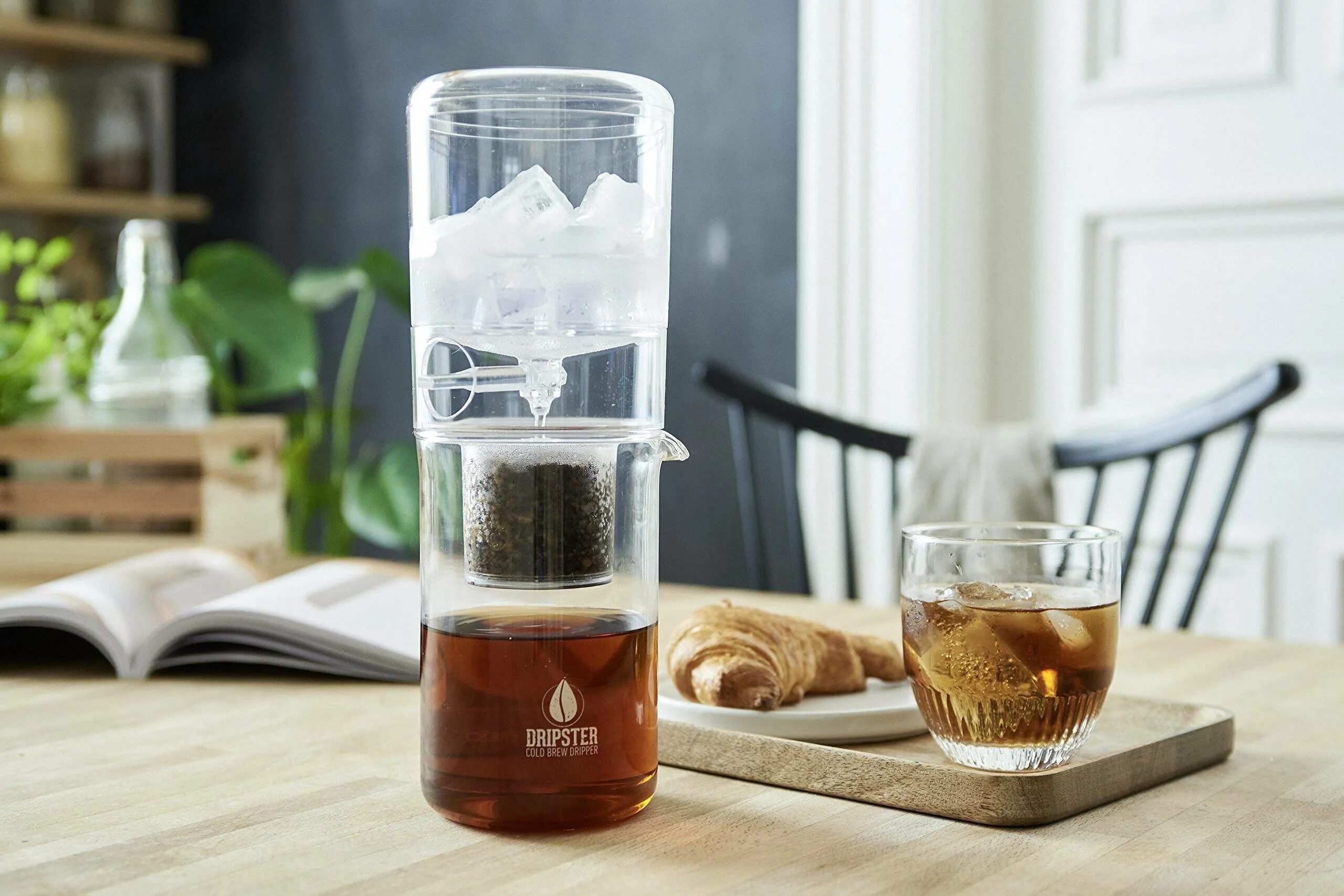 Колд брю. Колд брю кофе. холодное кофе колд брю. cold brew dripper dripster.