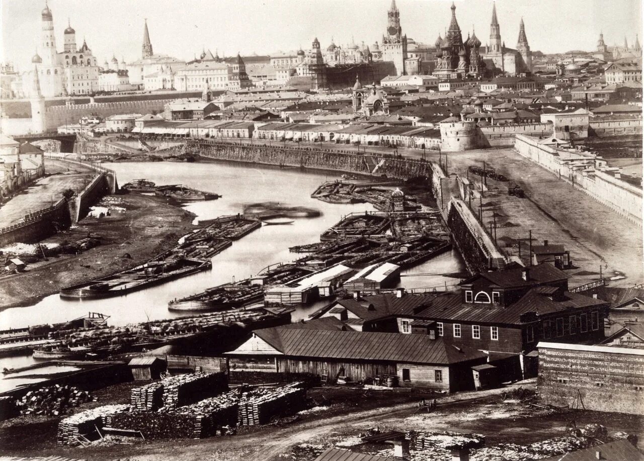 Москва была основана лет назад. Таганский холм (Швивая горка). Москва река 19 век. Московский Кремль 20 век. Московский Кремль 19 век.