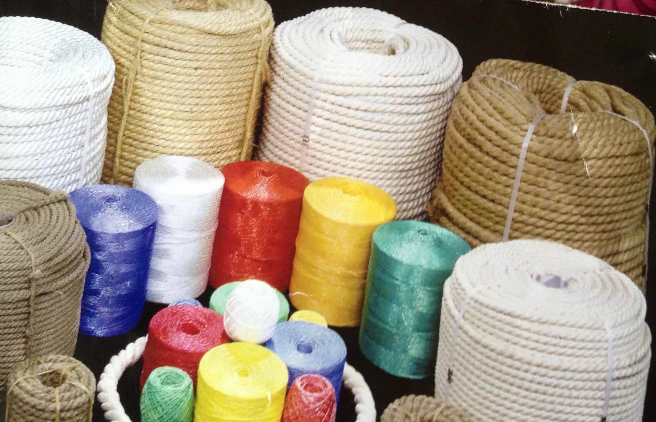 Нитка шпагат. Шпагаты веревки канаты шнуры нитки и нити. Веревка джутовая d- 4mm l-100m. Веревка бечевка. Канат плетеный.