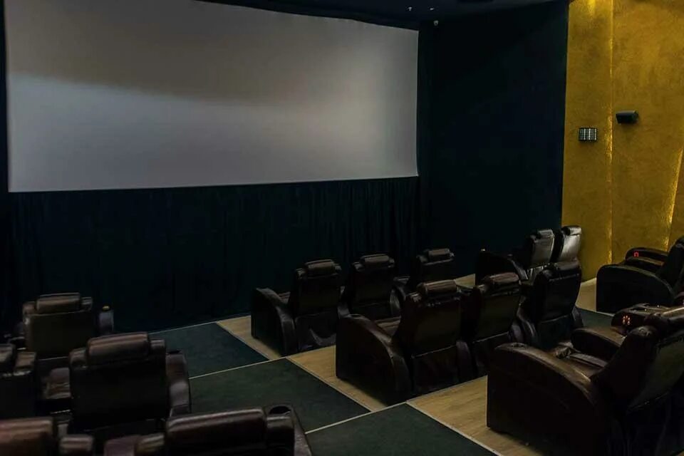 Тц гринвич екатеринбург кинотеатр. Гринвич синема зал атлантика. Екатеринбург кинотеатр гринвич атлантика. Аймакс екатеринбург гринвич. Зал атмос гринвич.