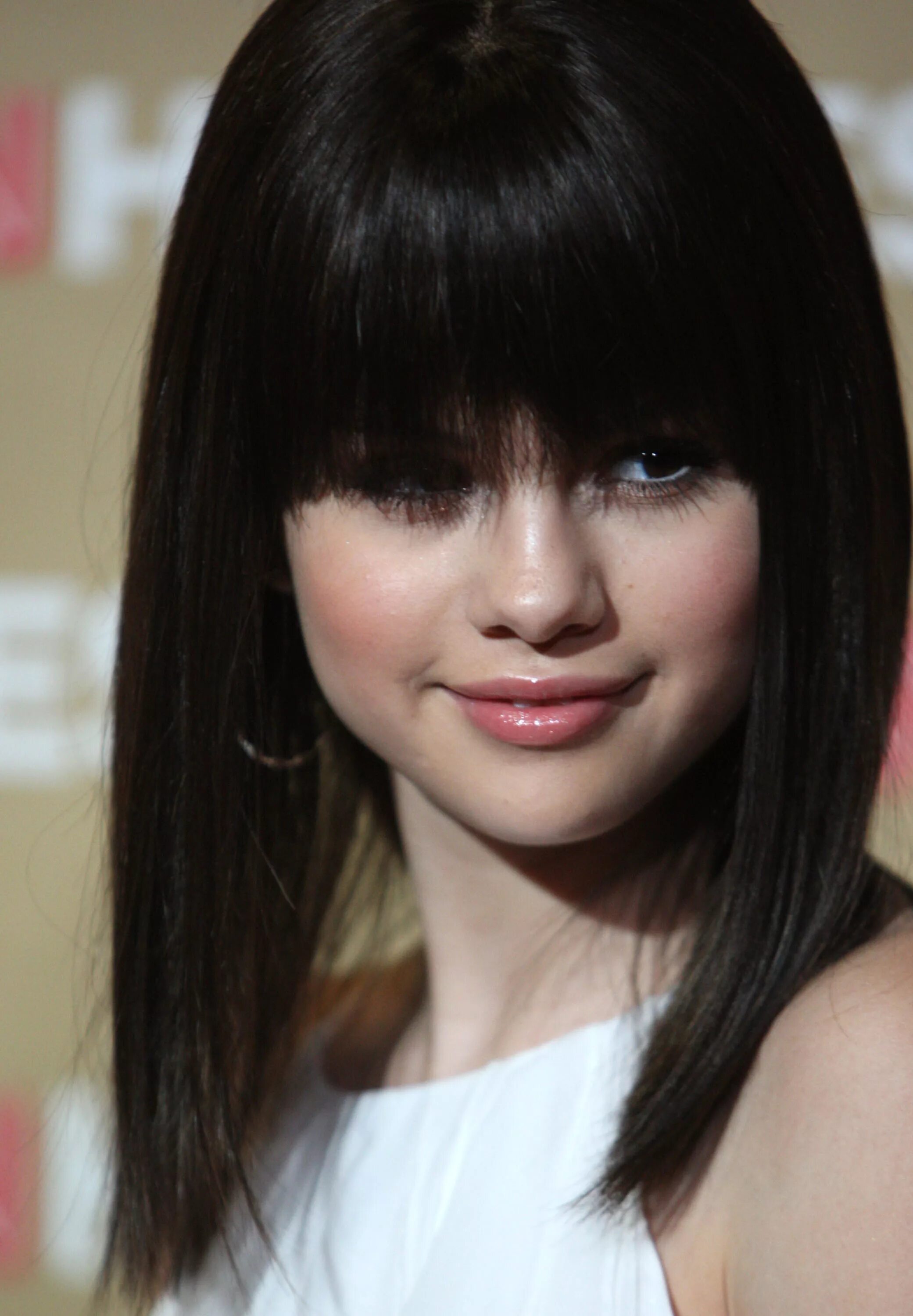 Челка на круглое лицо 2024. Челка на прямые волосы для круглого лица. Тиффани тиссен сейчас 2021. Тиффани амбер тиссен. Челка на круглое лицо 2024.