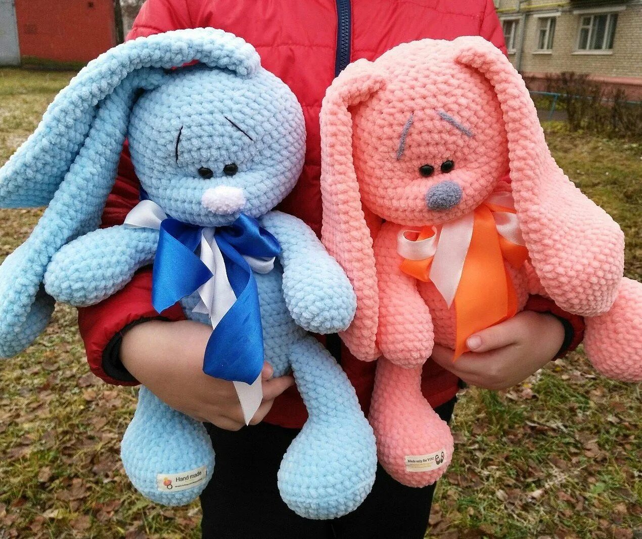 Вязаные игрушки из плюшевой пряжи. Плюшевый мишка амигуруми. Большую игрушку из плюшевой пряжи крючком. Большую игрушку из плюшевой пряжи крючком. Мишка тедди серый крючком.