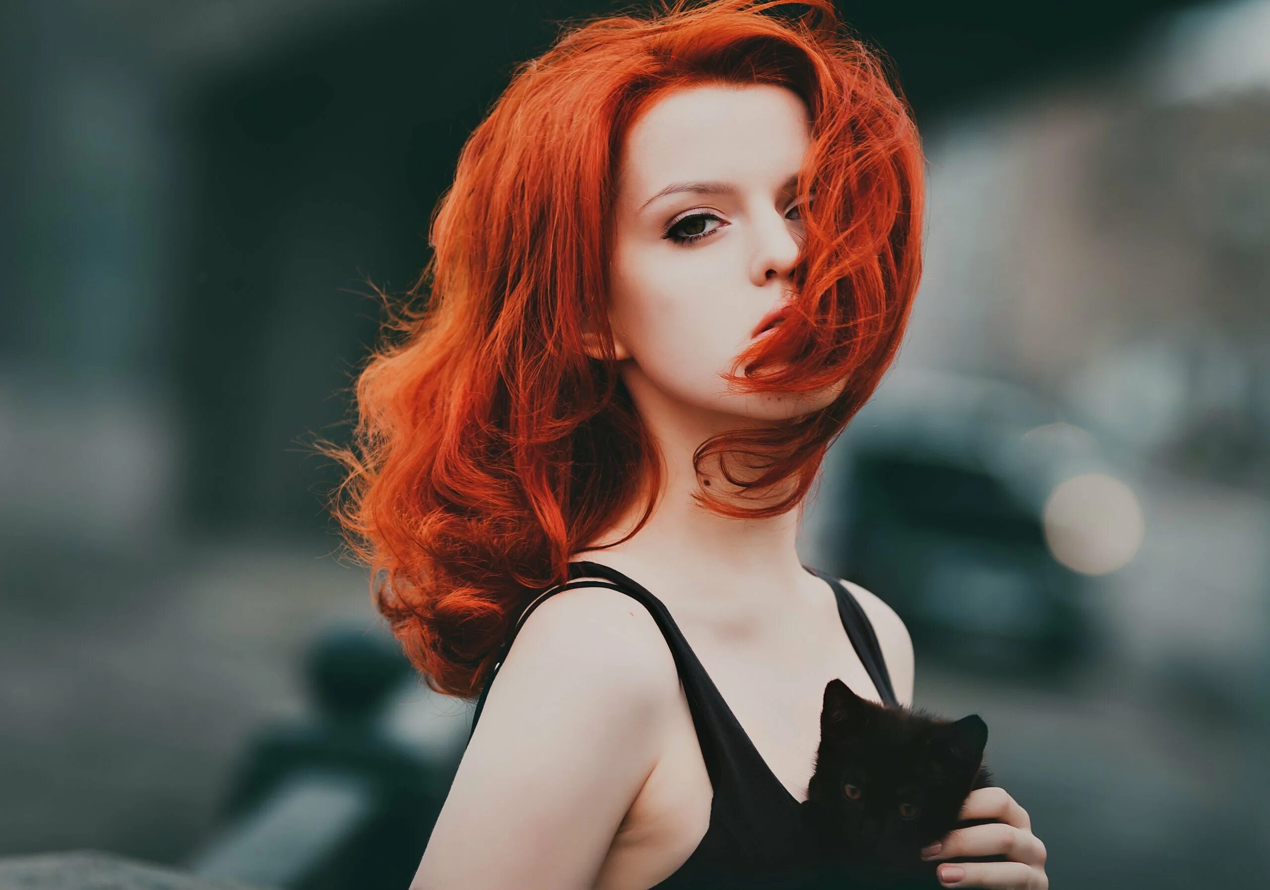 Redhead red. Фрэнсис Кумб рыжая. Рыжеволосая Катрин кюн. Девушка с рыжими волосами.