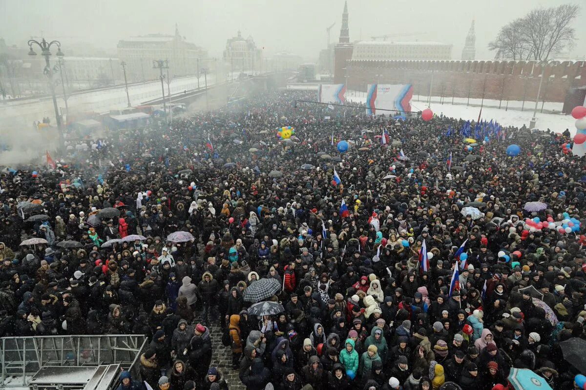 60 тыс человек. Митинг. Митинги в РФ. Политический митинг. Демонстрация протеста.