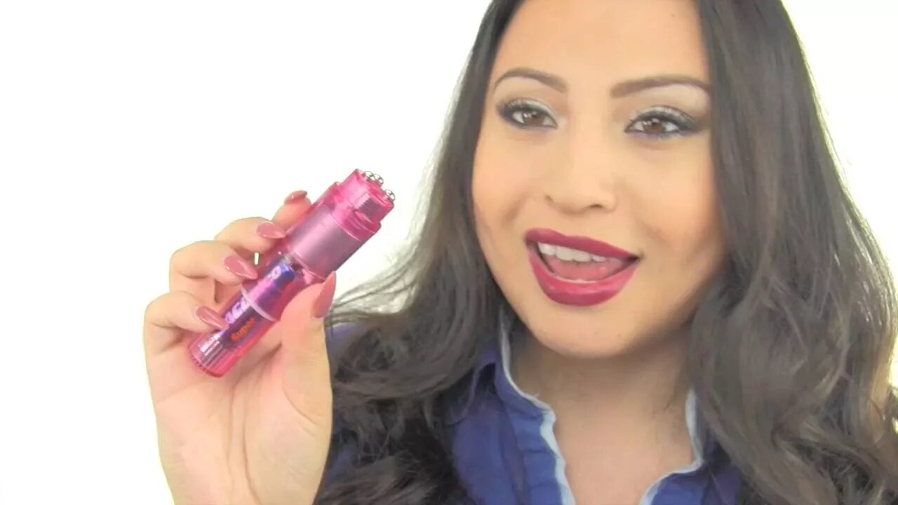 Девочка с фаллоимитатором. Самоудовлетворение женщин. Девушка 10 вибраторов. Девушка сумочка кафе. Массажер kampfer magic kv-1103.