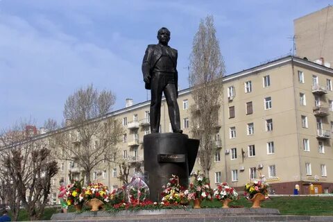 Саратовский памятники