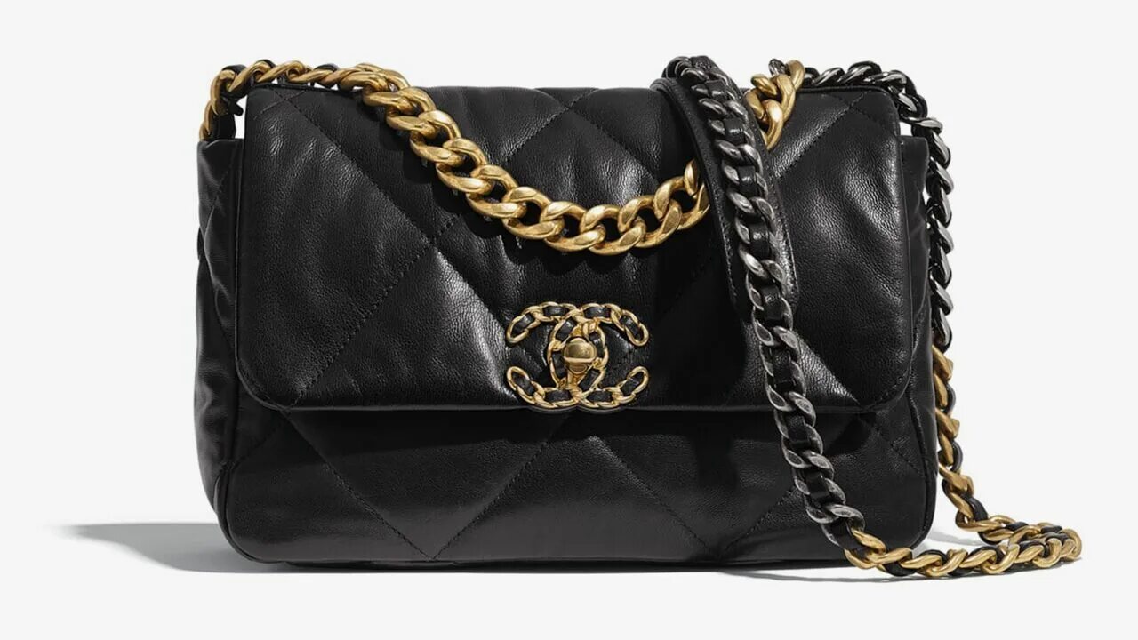 Сумка оригинал россия. Chanel 19 Bag. Chanel 19 Flap Bag. Сумка Chanel 19 Flap. Chanel 19 Flap Bag Black.