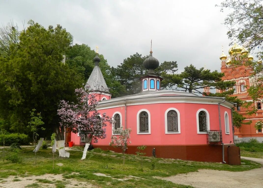 Топловский женский монастырь святой. Свято Троицкий Параскевский монастырь. Топловский Свято-Троице Параскевиевский женский монастырь. Монастырь Параскевы в Крыму Топловский.