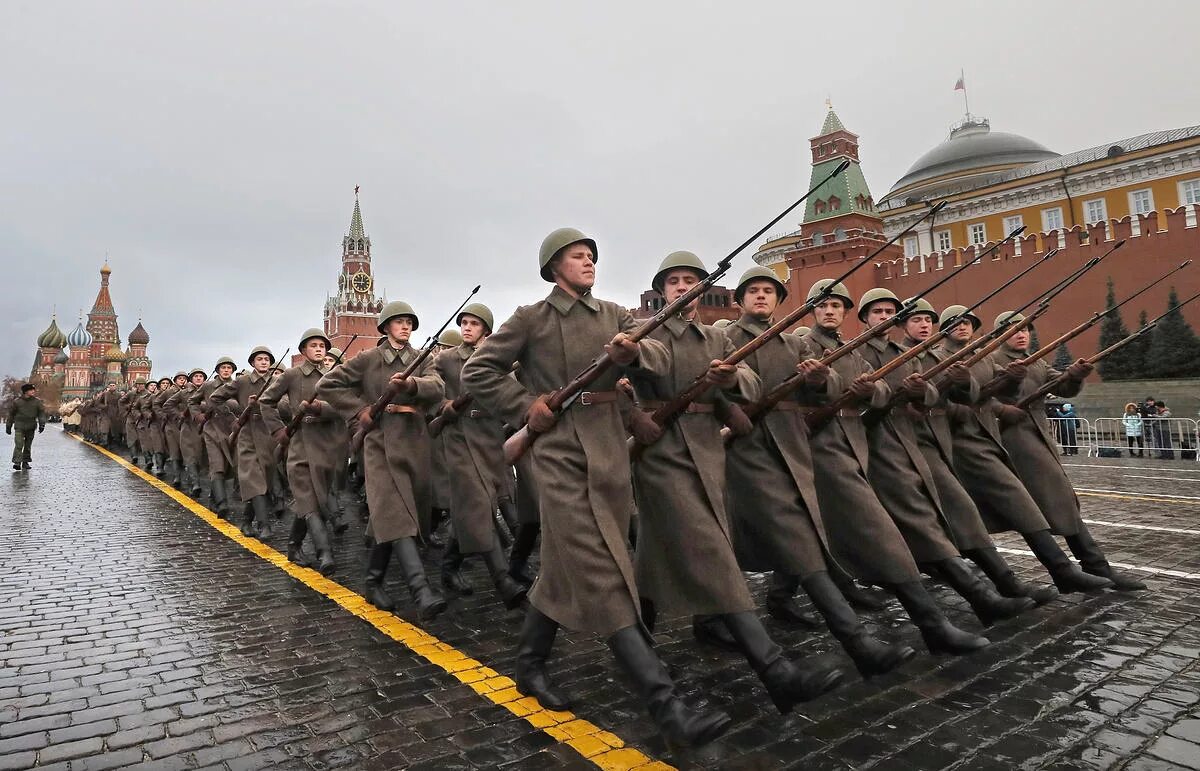 Марши во время войны. Парад 7 ноября 1941. Парад на красной площади 7 ноября 1941 года. Марш в Москве 1941. Реконструкция парада 7 ноября 1941 года Москва.