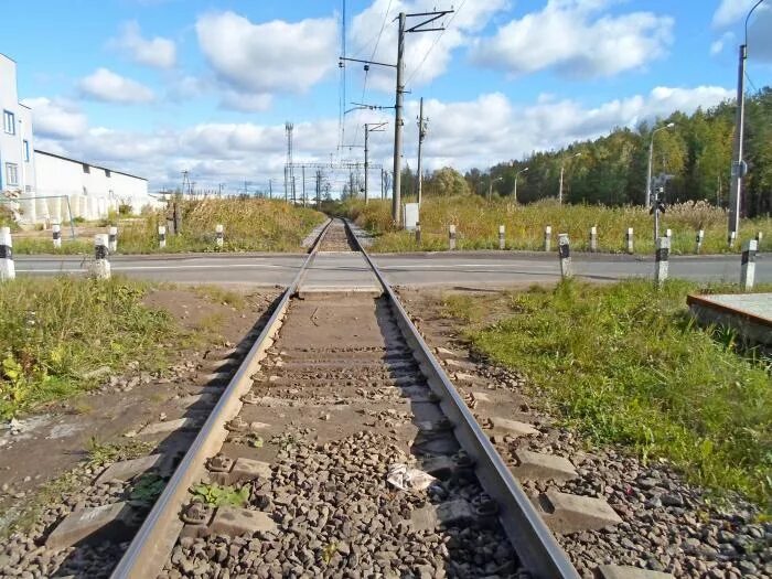 Жд переезды общего пользования. Неохраняемый ж.д.переезд. Ж Д станция Рыбацкое СПБ. Неохраняемый ЖД переезд. Железнодорожный переезд Санкт-Петербург.