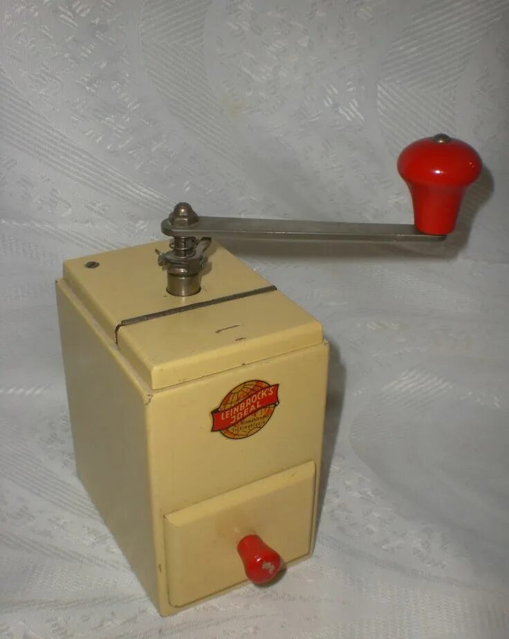 Старая кофемолка гдр. Iphone 5s silver фото. G. Кофемолка leinbrock современная. Линолеум columbian oak 019s ultra идеал.