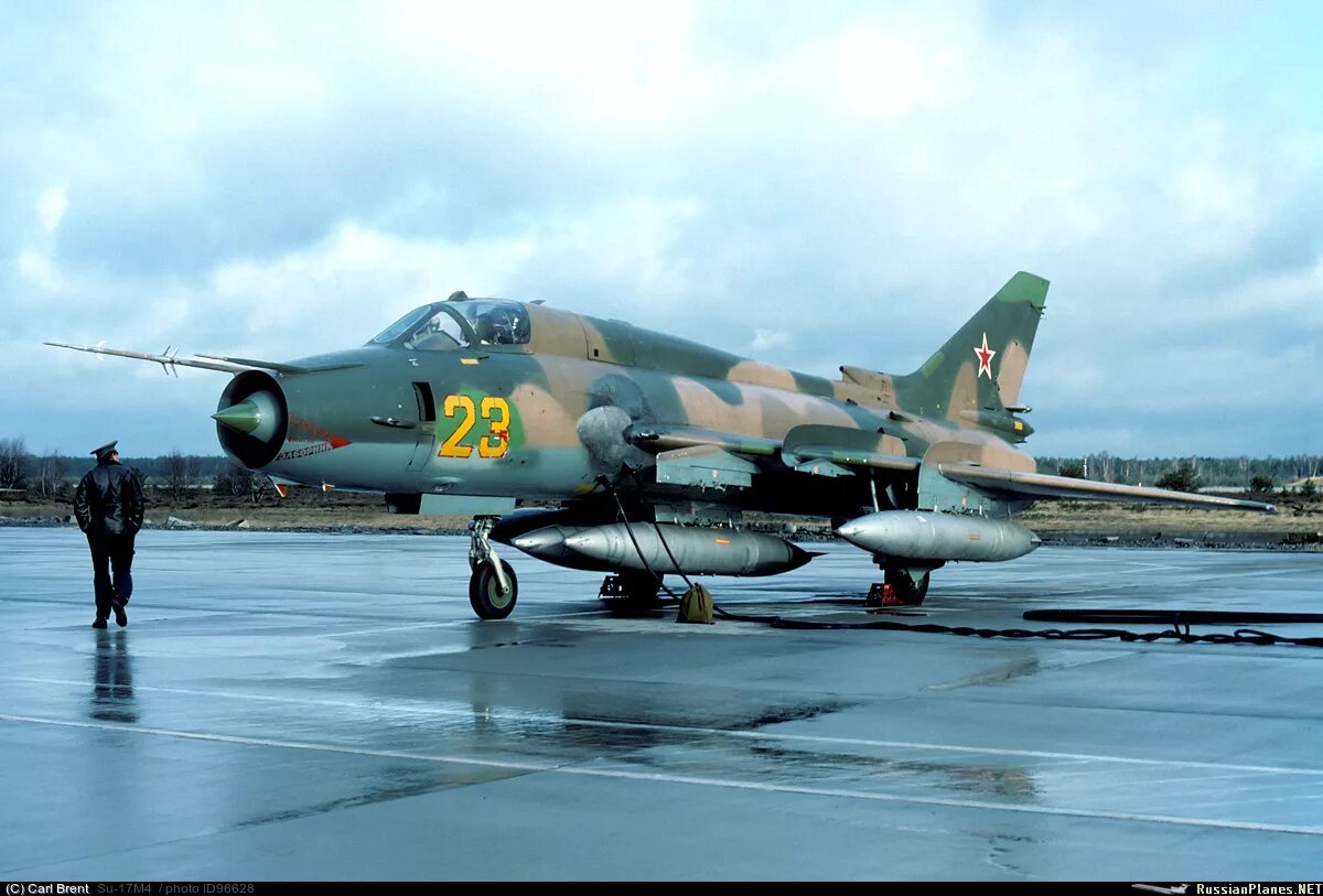 Самолет Су-17м4. Су-17м4 вооружение. Су-17 истребитель-бомбардировщик. Истребитель-бомбардировщик Су-17м3.