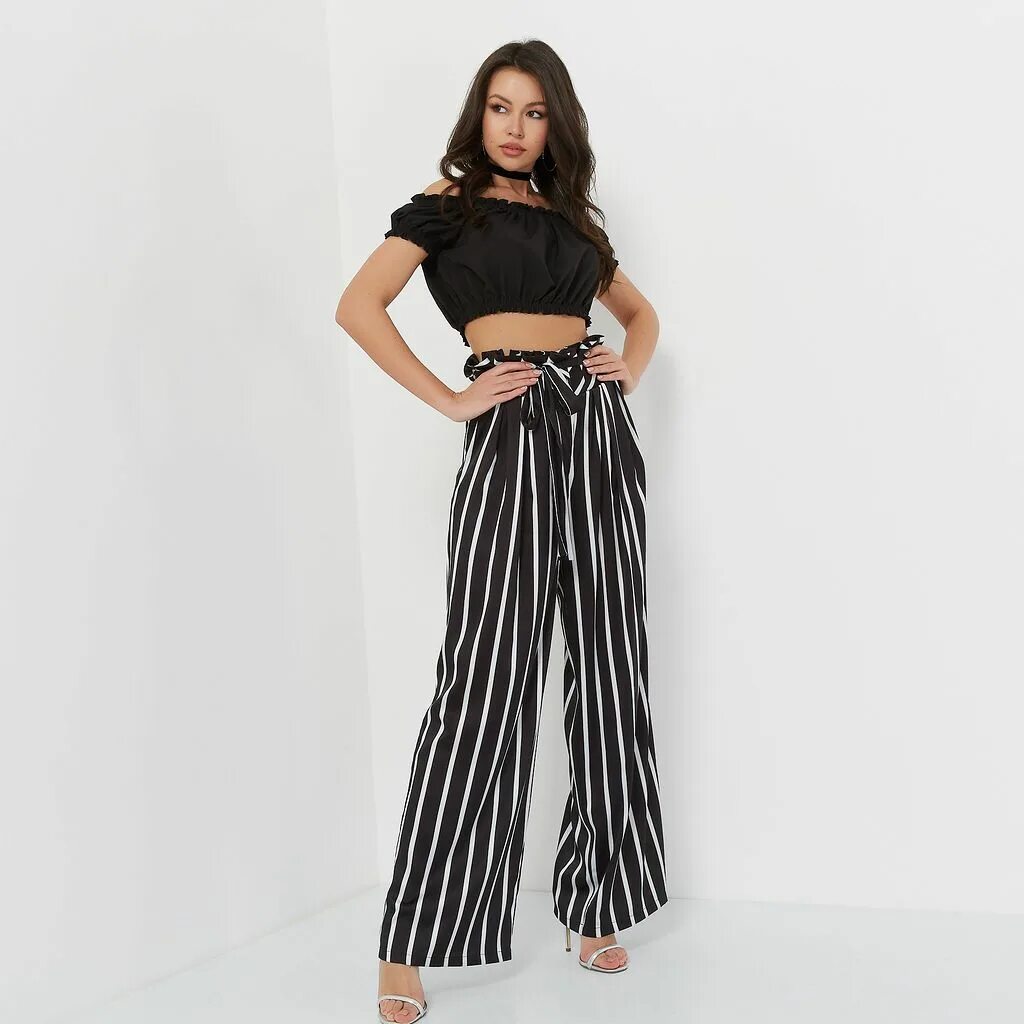 Брюки в полоску 2024. Штапель в полоску. Брюки в полоску женские. Серые брюки в полоску. Полосатые брюки черно белые.