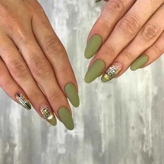 Оливковый маникюр с дизайном