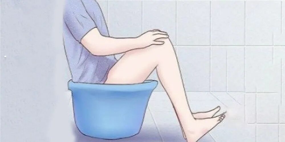 Ванночки с марганцовкой при геморрое. Девушка подмывается. Девушка сидит в тазике. Сидит в тазу. Сидячие ванночки с ромашкой.