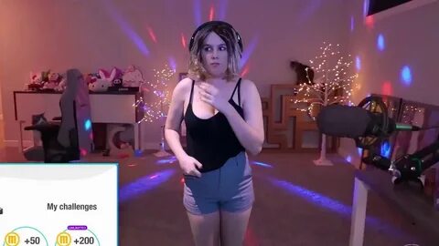 Alinity Nip Slipping on LIVE Twitch Stream Alinity flashed her titty on str...