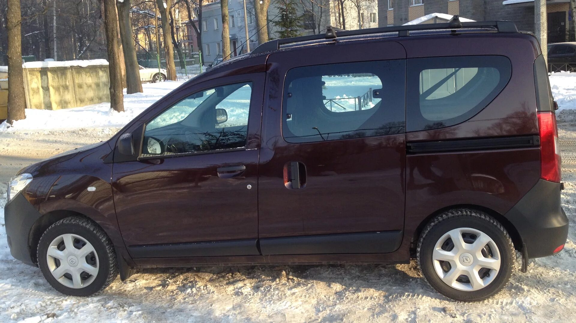 Дачия докер стекла. Докер с пробегом. Докер с пробегом. Рено докер 2018. Renault dokker 2020.