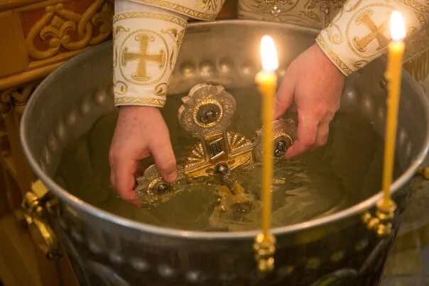 Святая вода во сне. С крещенским Сочельником. Освящение воды. Святая вода. Святая вода в церкви.